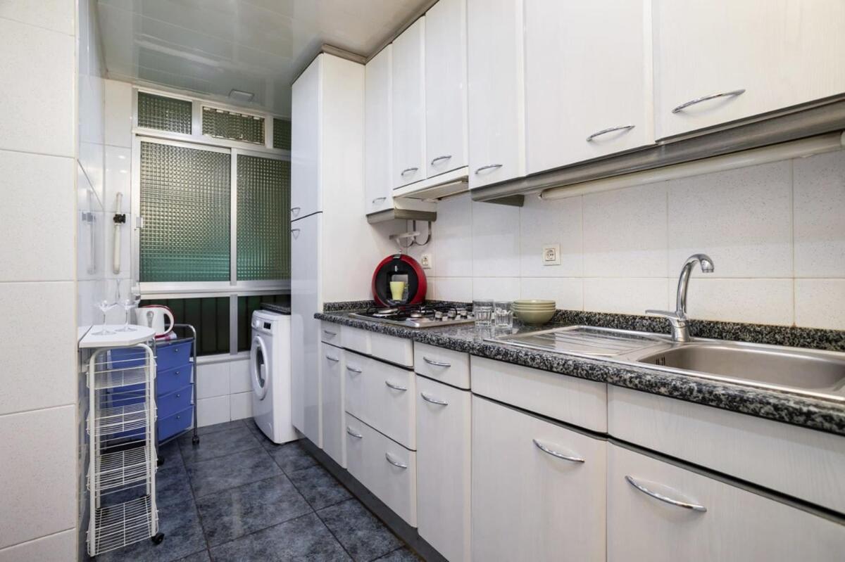 Next To Sagrada Familia 4-Bedroom Apartment Βαρκελώνη Εξωτερικό φωτογραφία