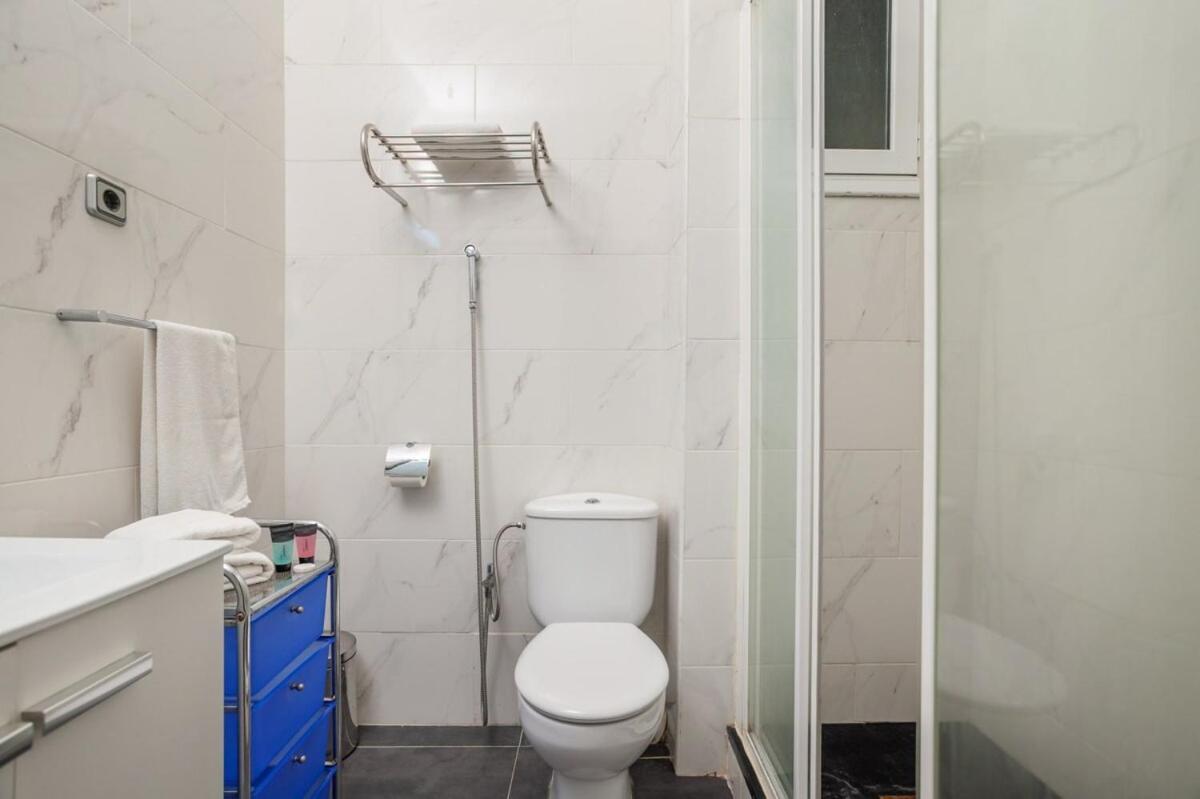 Next To Sagrada Familia 4-Bedroom Apartment Βαρκελώνη Εξωτερικό φωτογραφία