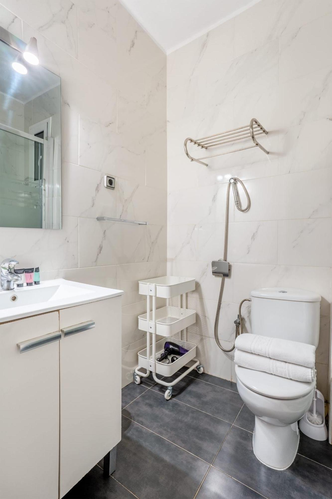 Next To Sagrada Familia 4-Bedroom Apartment Βαρκελώνη Εξωτερικό φωτογραφία